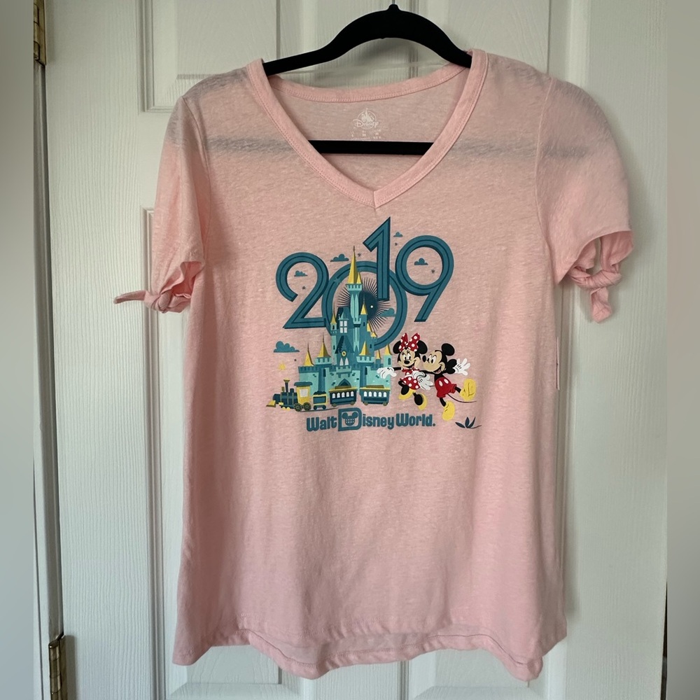 ❤️Disney Pink Tee with Minnie and Castle Size Small